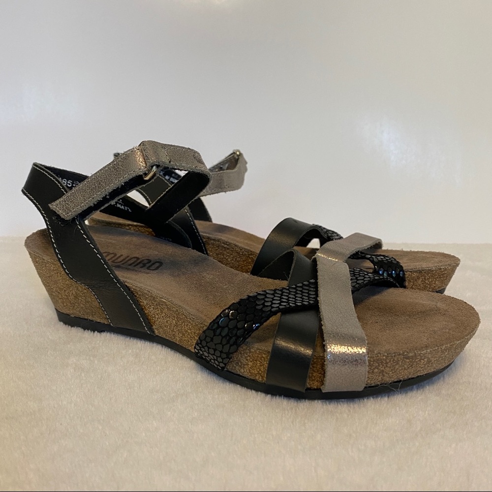 EUC - Munro Metalic Strappy Low Wedge Sandals Size: 6.5